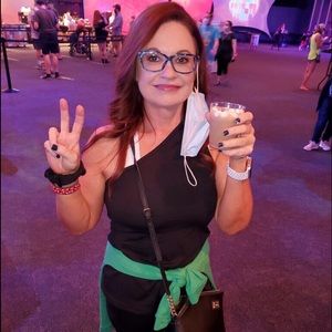 Meet your Posher, Casandra